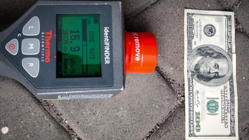 Польські прикордонники зупинили українку з купюрою, що перевищувала норму радіації у 1905 разів