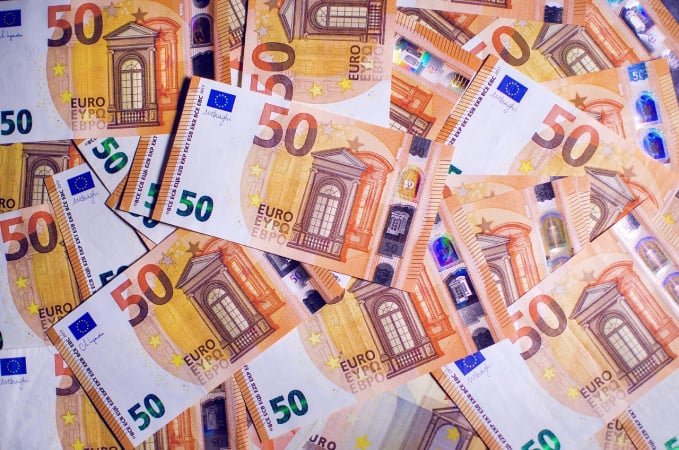 У березні банки ввезли понад $1 млрд готівки: євро зрівнявся з доларом у структурі імпорту