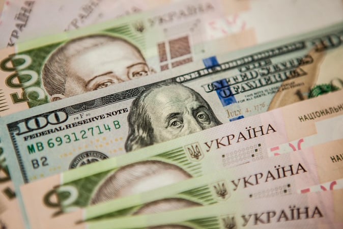 Історія девальвації: аналітик назвав роки найбільшого падіння гривні за 30 років