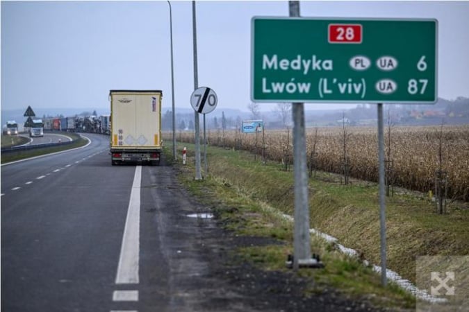 Пункт «Шегині — Медика» закривають для автобусів до Польщі з 15 червня