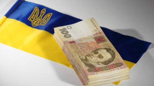 Девальвація гривні набирає обертів: чи втрачають гривневі депозити та ОВДП привабливість