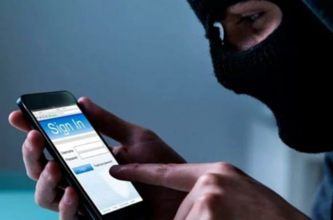 Шахраї змінюють тактику: які пастки чекають на українців до кінця року