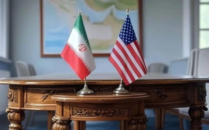 Ормузька протока під тиском: Іран погрожує, Трамп відповідає, судна пливуть
