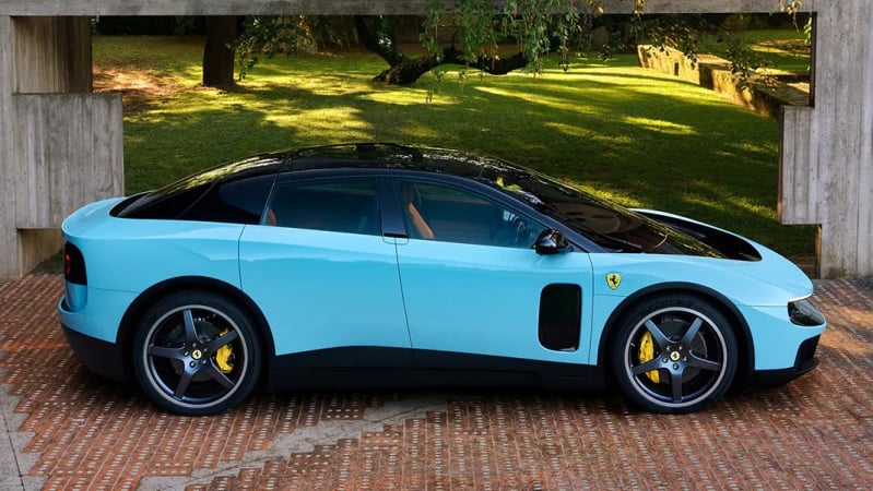 Перший електричний седан Ferrari розкупили в Китаї попри суперечки навколо моделі
