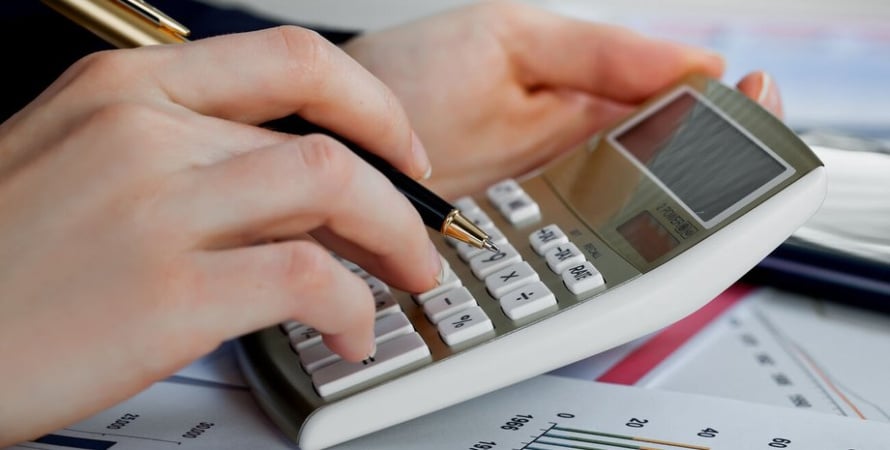 Побутові послуги, продаж власної продукції та підробітки: українцям готують новий податок