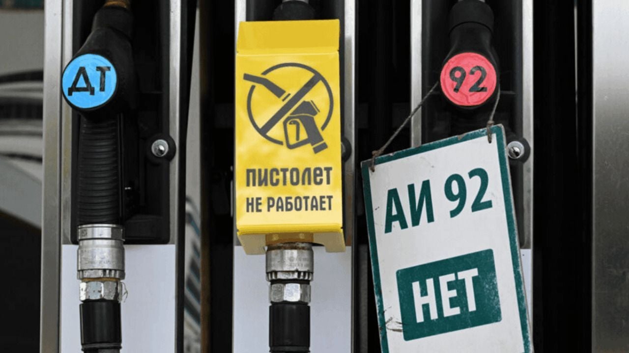 Закуплений росією індійський бензин виявився дорожчим за внутрішній і застряг на танкерах