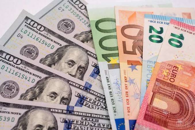 Курс валют 18 серпня: гривня втратила позиції до долара та євро