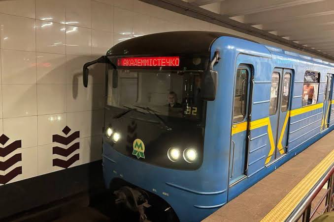 Зеленський анонсував два рівні тривог та нові правила для транспорту Києва