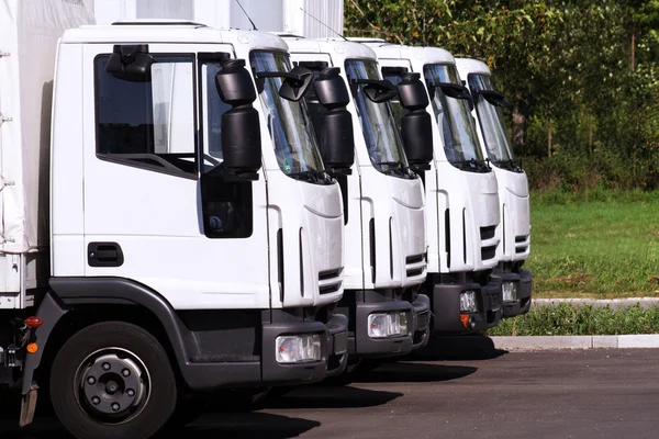 Попит на комерційні авто в Україні скоротився після липневого зростання