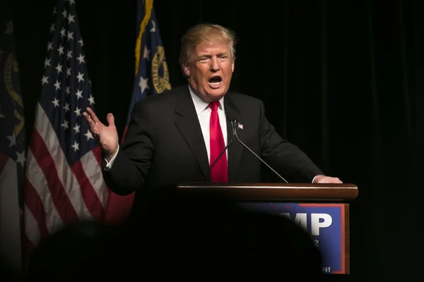 Трамп вимагає від ФРС знизити ставку під загрозою зупинки торгівлі