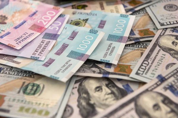 Курс валют 8 вересня: долар і євро подешевшали