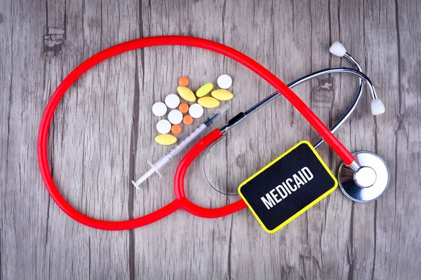 Нігерійський вождь отримав від Medicaid понад $34 млн і побудував палац із золотими статуями