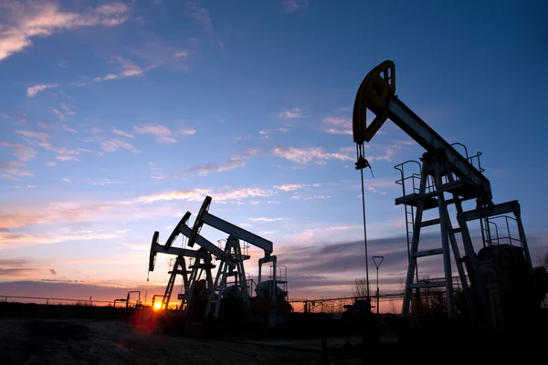 Нафта перевищила $108 за барель: війни скорочують світові запаси пального