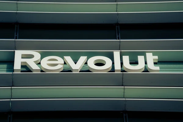 Витік даних Revolut переріс у шантаж: хакери почали публікувати інформацію клієнтів