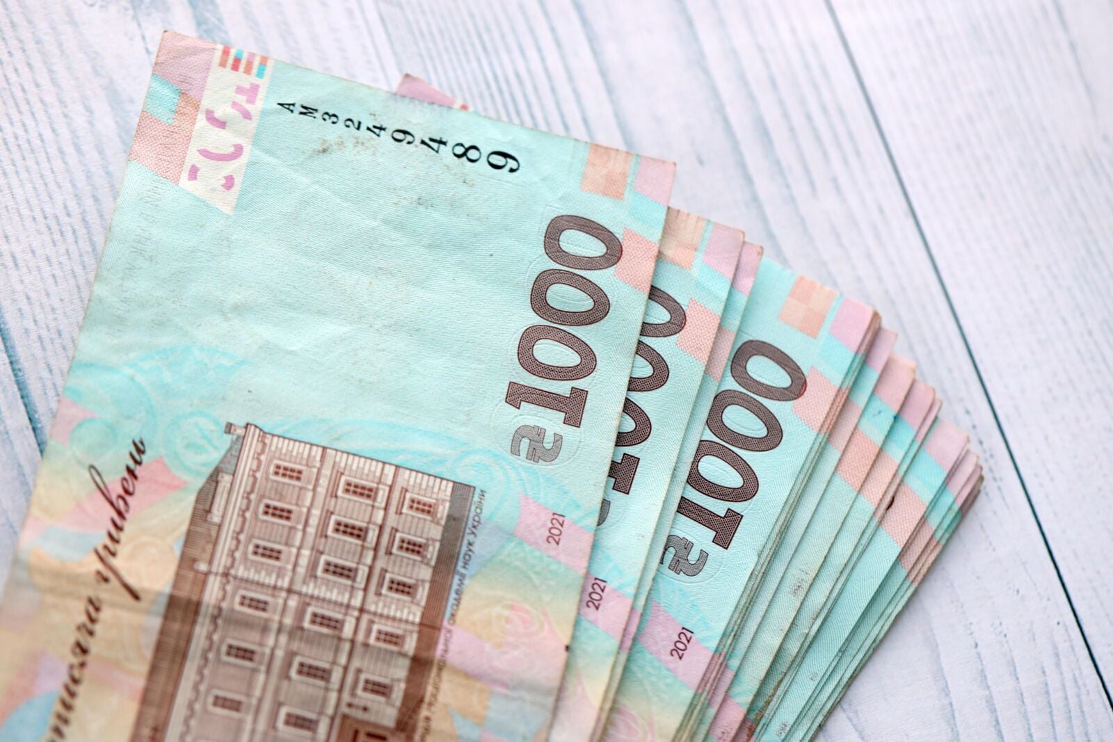 До 110 тисяч грн на місяць: які професії стали найоплачуванішими в Україні