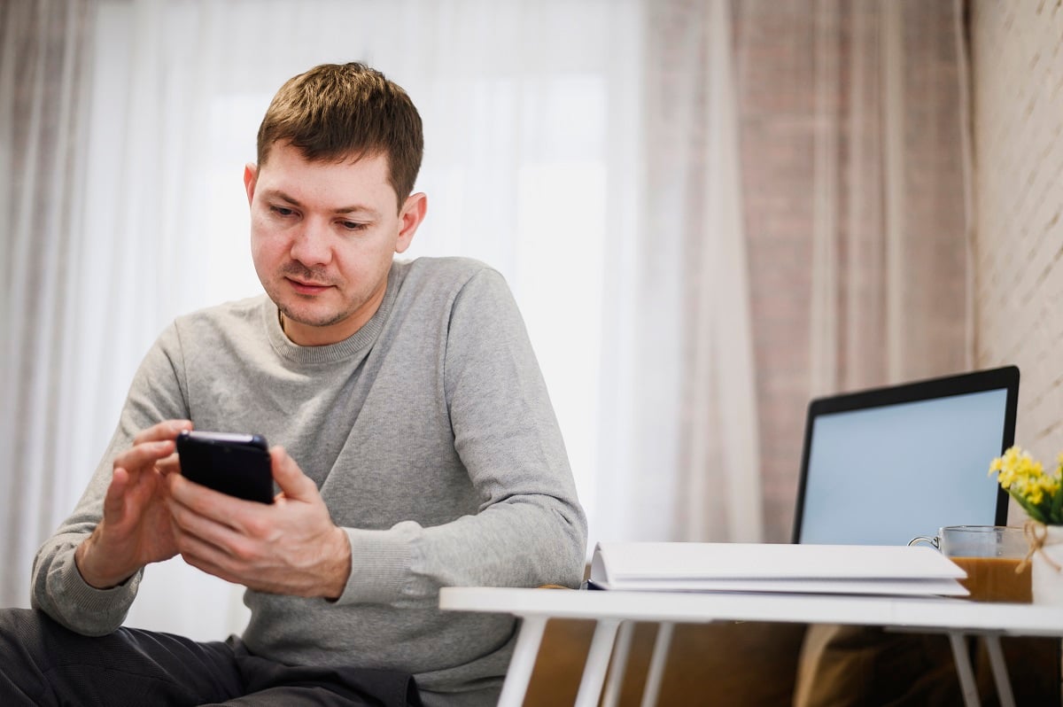 Сірий iPhone можуть заблокувати? Що змінилося та як перевірити телефон перед покупкою